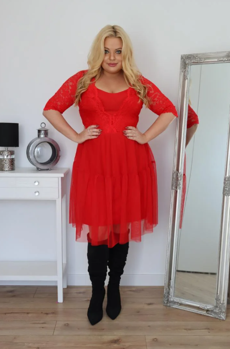Sukienka Adriana rozkloszowana z tiulu z kopertowym dekoltem i koronkową górą czerwona