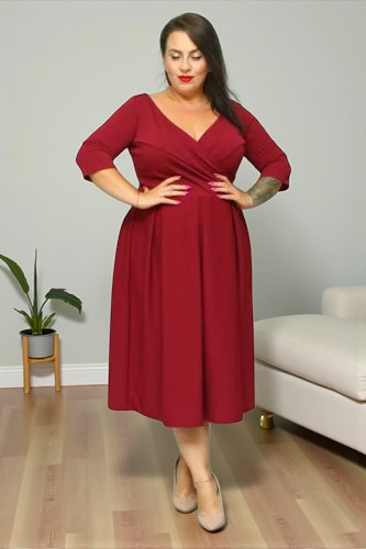 Sukienka Fernanda rozkloszowana z kontrafałdami i kopertowym dekoltem bordo gładka - obrazek 4