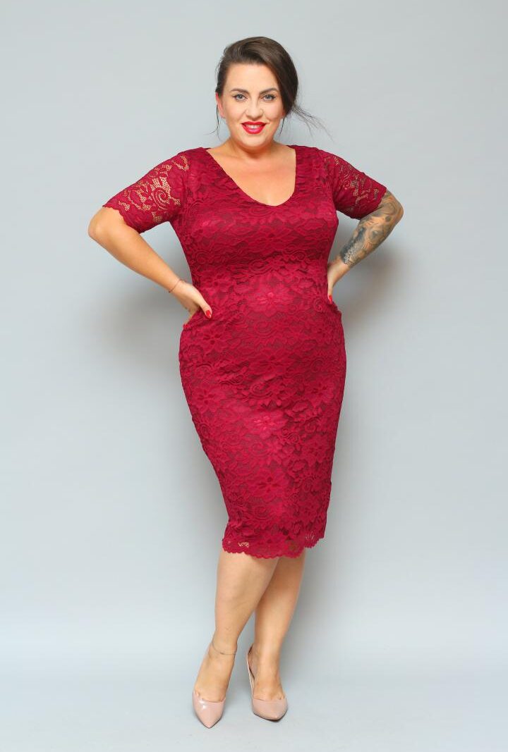 Sukienka Laura ołówkowa koronkowa dekolt V bordo kwiatki