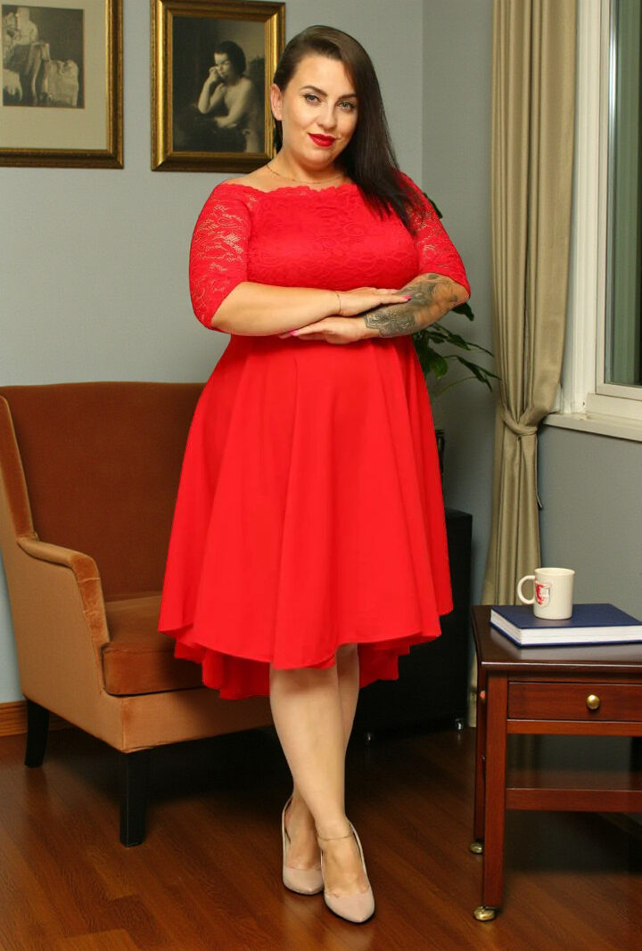 Sukienka Carmen rozkloszowana koronkowa czerwona gładka