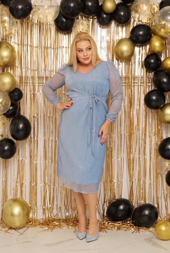 Sukienka Bonita tiulowa z lekkim połyskiem midi wiązana w pasie błękitna