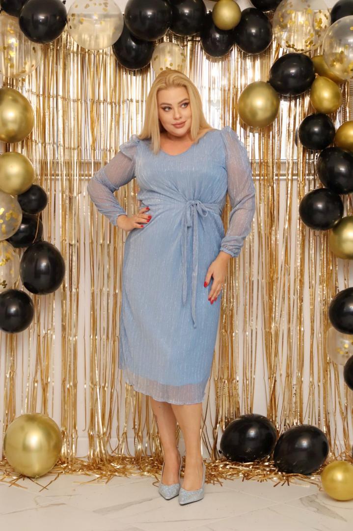 Sukienka Bonita tiulowa z lekkim połyskiem midi wiązana w pasie błękitna