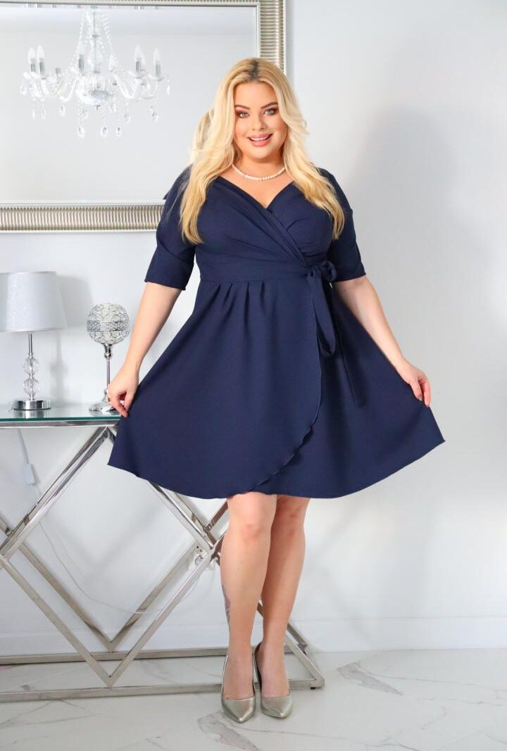 Sukienka Meghan rozkloszowana kopertowa szlafrokowa granatowa