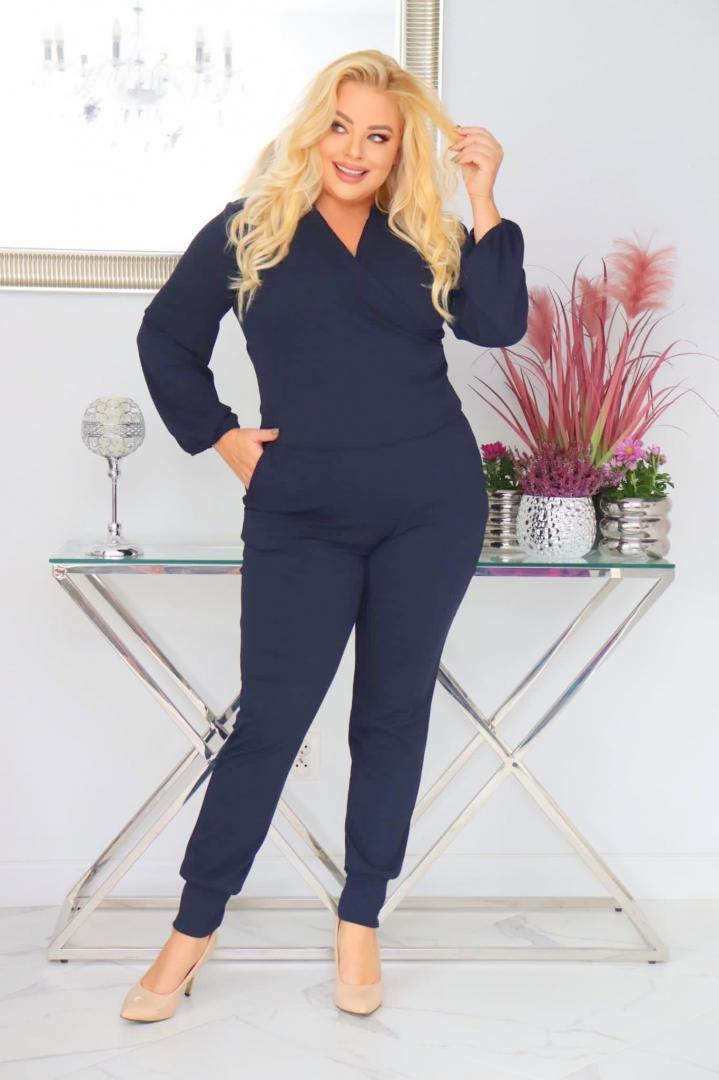 Kombinezon Felicja kopertowy dekolt elastyczna dzianina granatowy