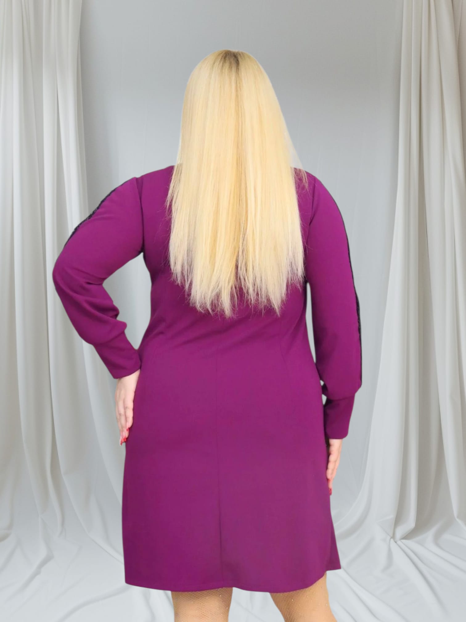 Sukienka Noelia trapezowa rozcięte rękawy cekiny fioletowa - obrazek 3