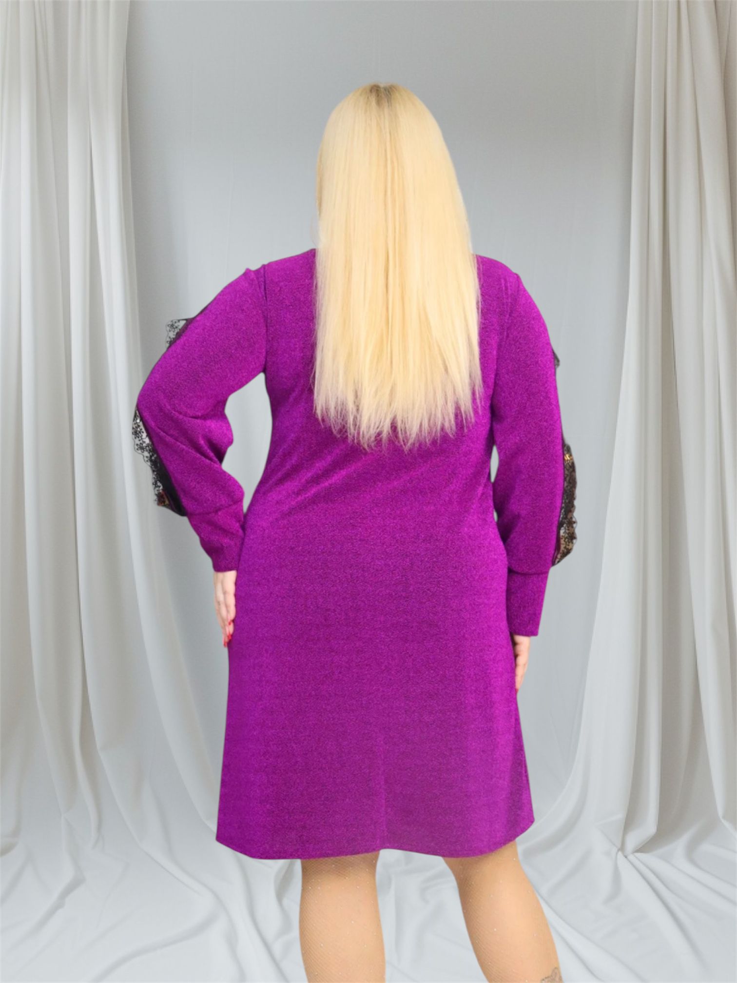 Sukienka Otavia trapezowa rozcięte rękawy koronka brilliance fioletowa - obrazek 4