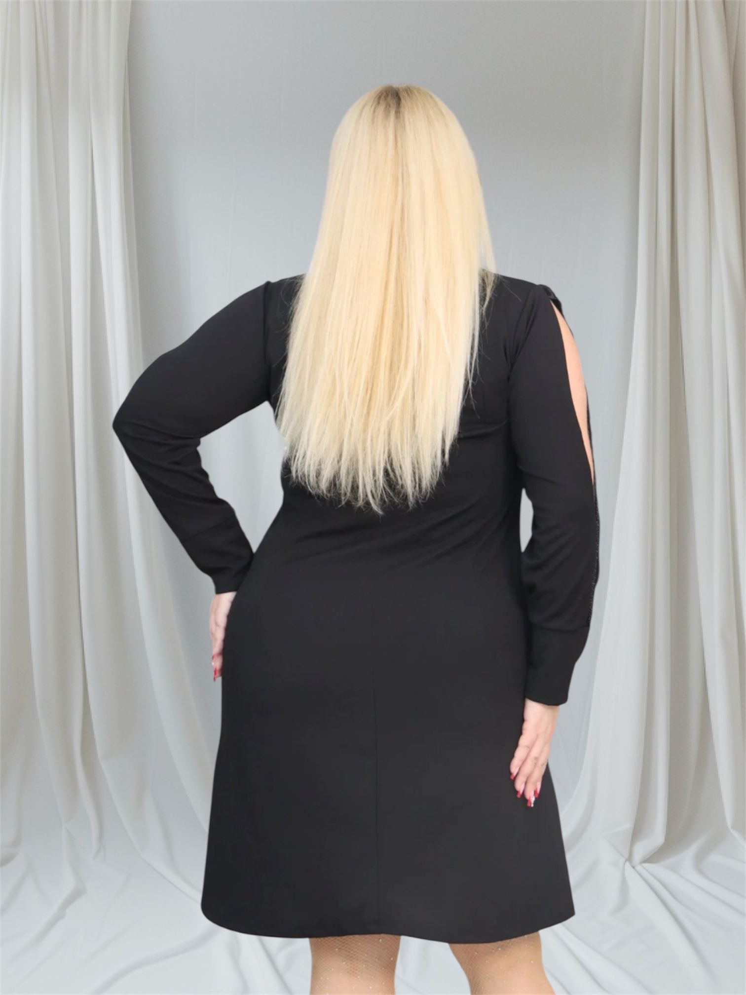 Sukienka Domenica trapezowa rozcięte rękawy ozdobna taśma czarna - obrazek 4