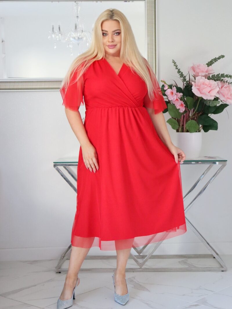 Elegancja spotyka komfort - sukienka Lidia z elastyczną talią i tiulowym wykończeniem czerwona