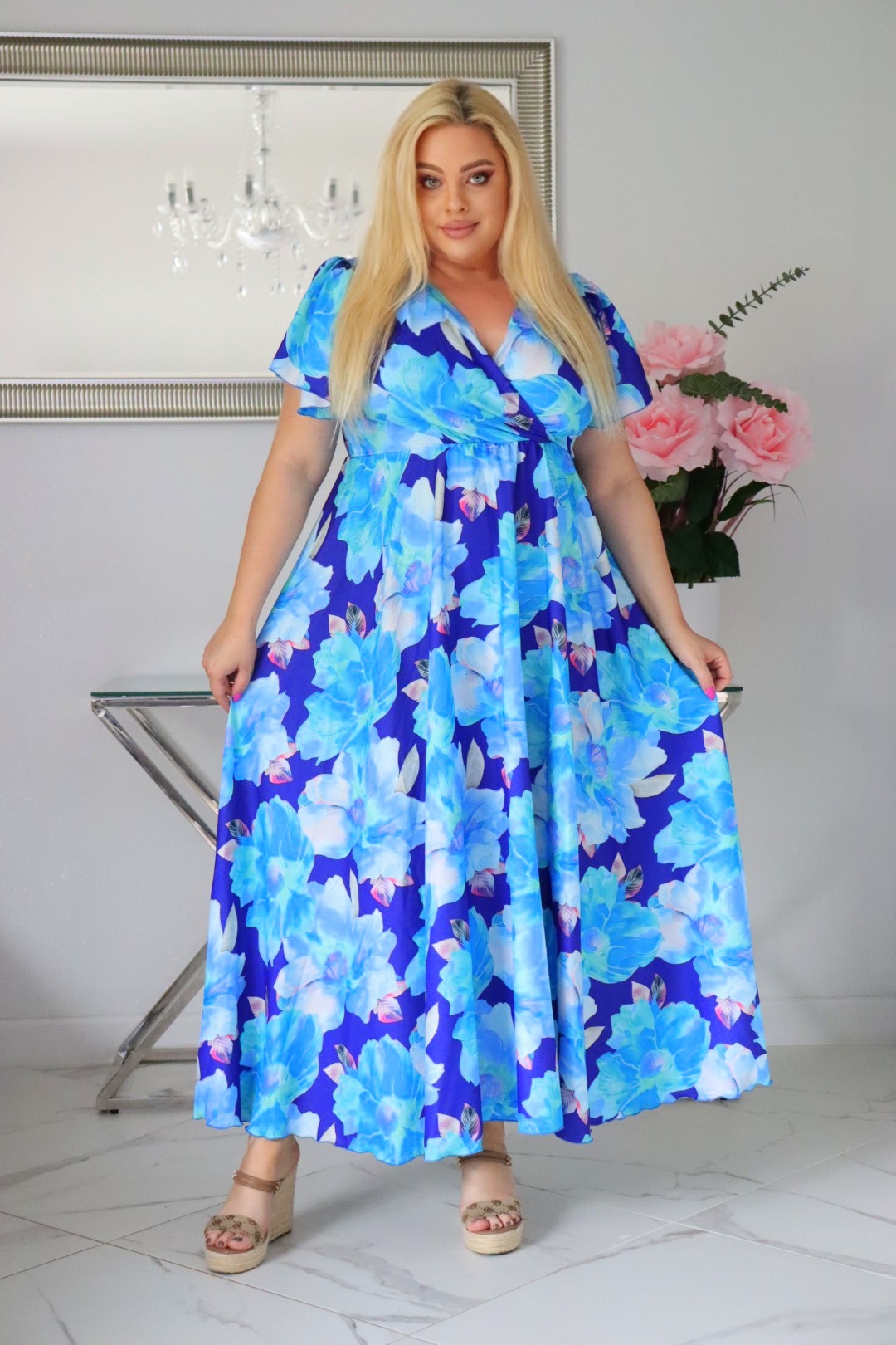 Sukienka NESADINA rozkloszowana kolekcja naturalny skład print niebieskie kwiaty - obrazek 3