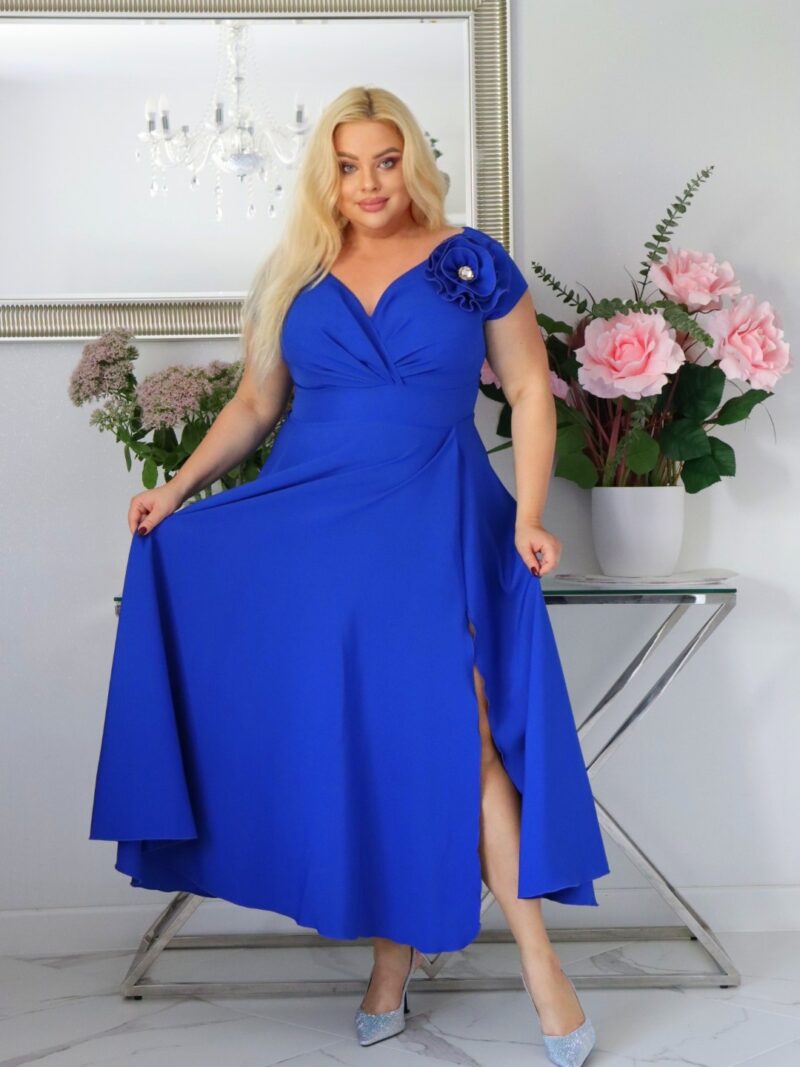 Olśniewająca sukienka Piwonia z wyjątkowym ręcznie szytym kwiatem i cyrkoniową ozdobą! Poczuj się wyjątkowo! Zobacz film jak się układa! CHABROWA