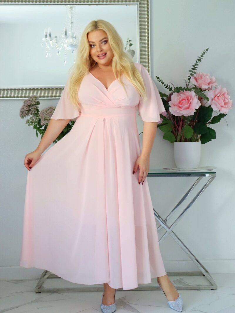 Vanesa – symfonia szyfonowej lekkości! Kreacja, która tańczy z każdym Twoim ruchem! PUDROWY RÓŻ