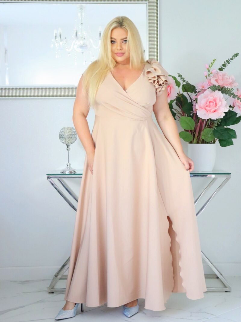 Olśniewająca sukienka "Orchidea" z kwiecistą falbaną i rozkloszowanym dołem gwarantuje spektakularny "efekt glamour"! NUDE