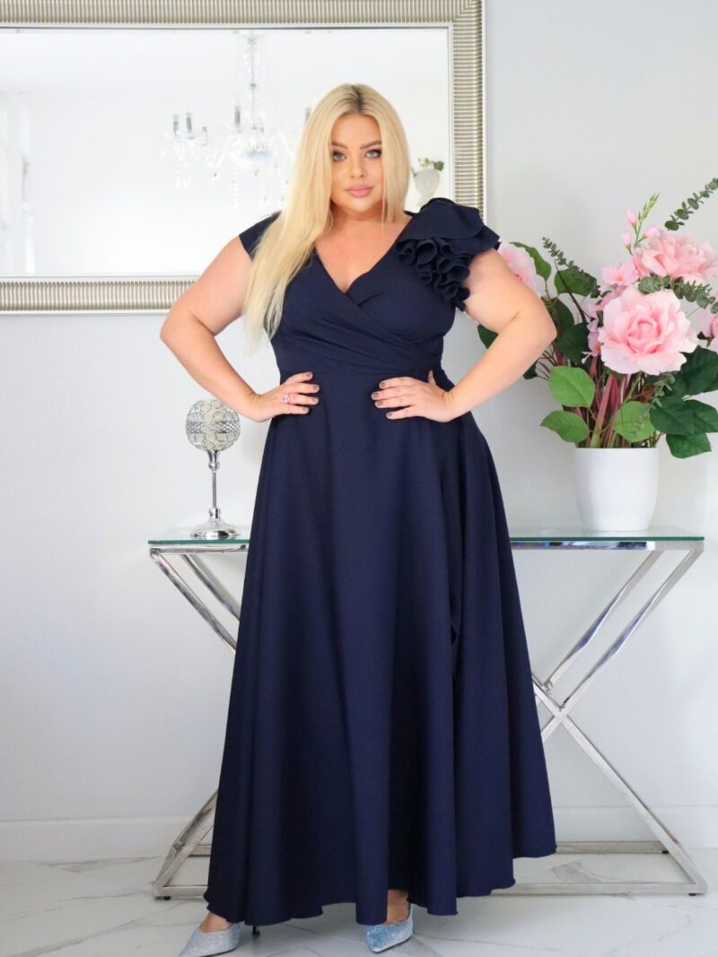 Olśniewająca sukienka "Orchidea" z kwiecistą falbaną i rozkloszowanym dołem gwarantuje spektakularny "efekt glamour"! GRANATOWA