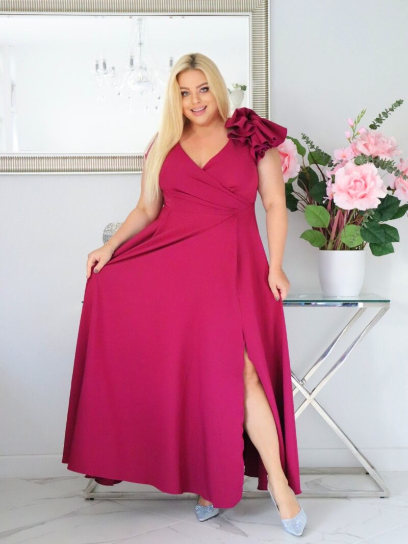 Olśniewająca sukienka "Orchidea" z kwiecistą falbaną i rozkloszowanym dołem gwarantuje spektakularny "efekt glamour"! FUKSJA