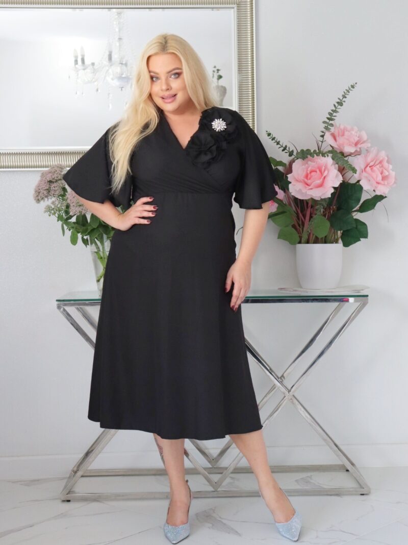 Ręcznie szyte róże i komfort: sukienka. W zestawie z broszką! Czarna!