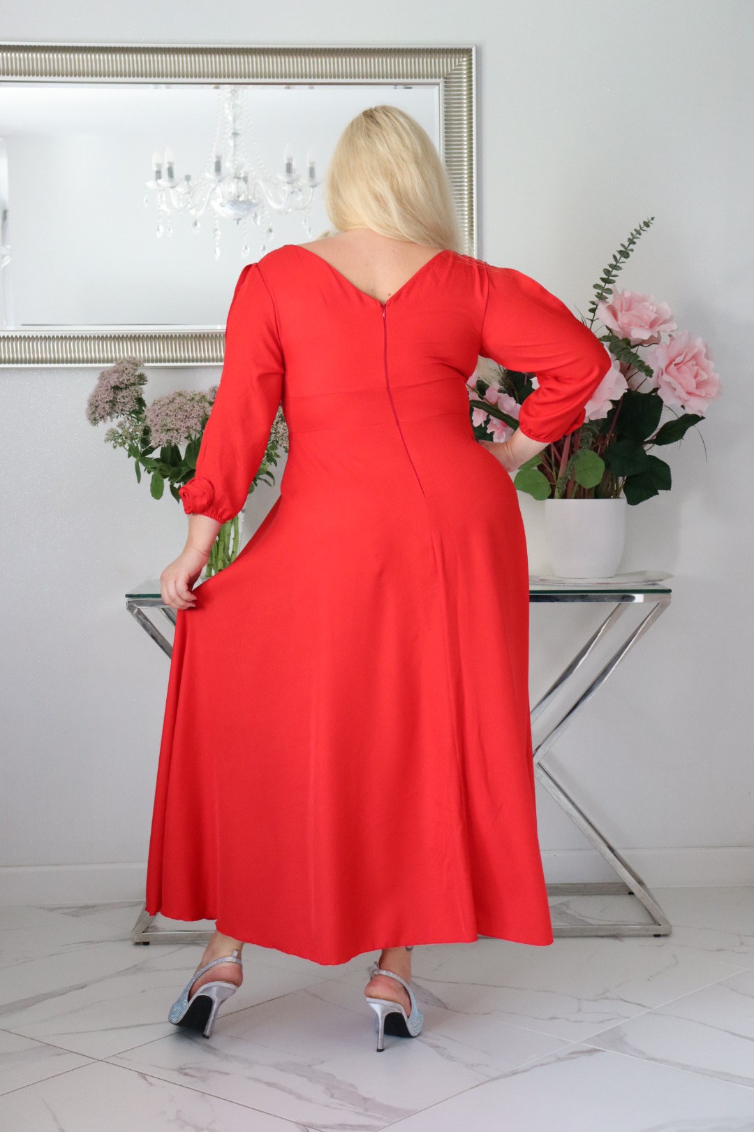 SABRINA: sukienka rozkloszowana Glamour z kopertowym dekoltem i różami 3D. Czerwona. - obrazek 6