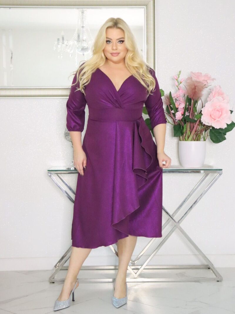 Elegancka sukienka koktajlowa MARTINA – fason kopertowy, lekki połysk! FIOLETOWA!