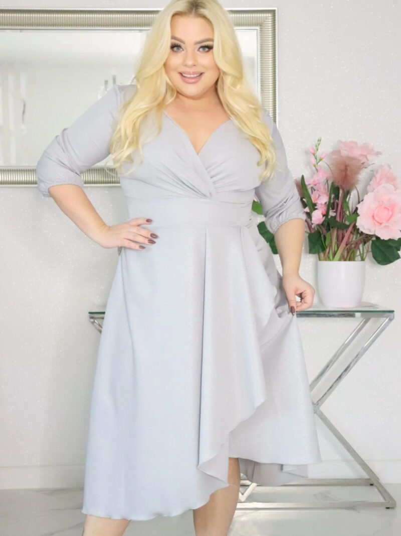 Elegancka sukienka koktajlowa MARTINA – fason kopertowy, lekki połysk!  SREBRNA!